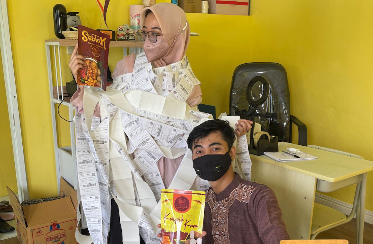 Bangun Bisnis Camilan Sajodo, Sepasang Anak Muda Kerjakan Puluhan Karyawan dan Berangkatkan Umrah