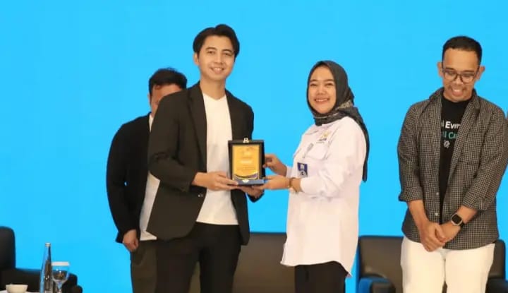 Gilang Gumilar Sabet Penghargaan Wirausaha Muda Syariah dari Bank Indonesia